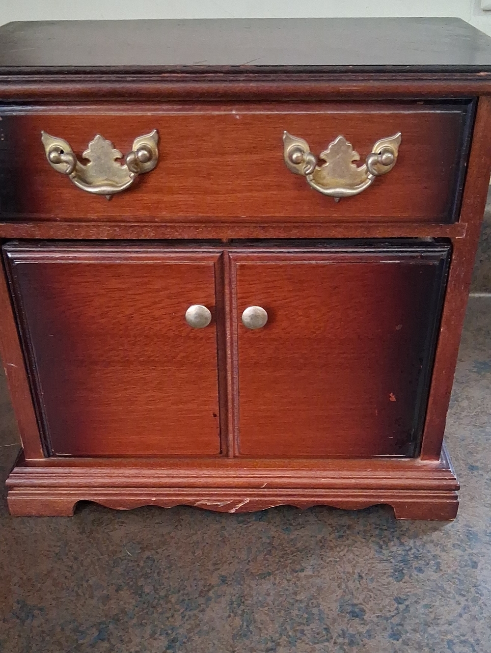 Charming Jewlery Box Unknown Brand. Top Is Pull Out Drawer.